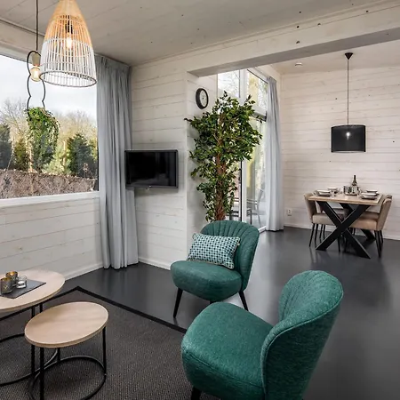 Сasa de vacaciones Modern Waterfront Lodge, Located Within Surroundings Schayk