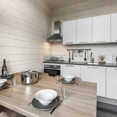 Modern Waterfront Lodge, Located Within Surroundings Сasa de vacaciones *